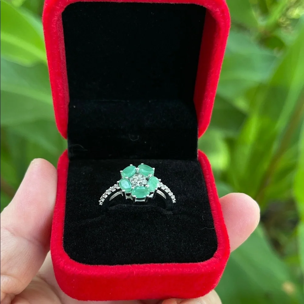 NWT Genuine Natural Emerald and White Topaz Gemstone Rosetta Ring Size 7
